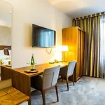 Hotel Wellness Loewe Piest'any