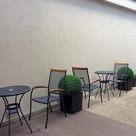 酒店 Wellness Loewe 皮耶什佳尼