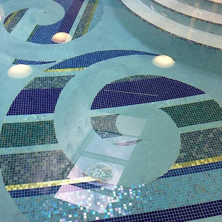 מלון Wellness Loewe 4*